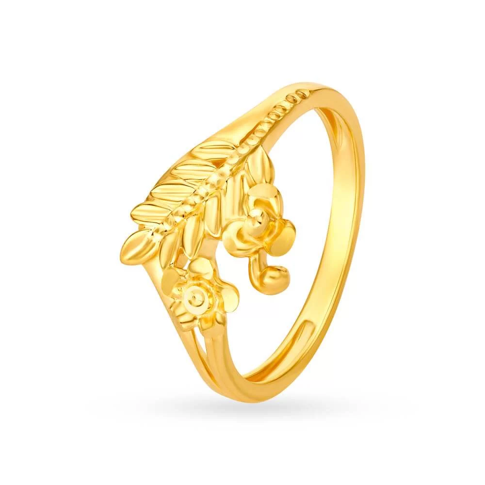 Glamorous Yellow Gold Floral Finger