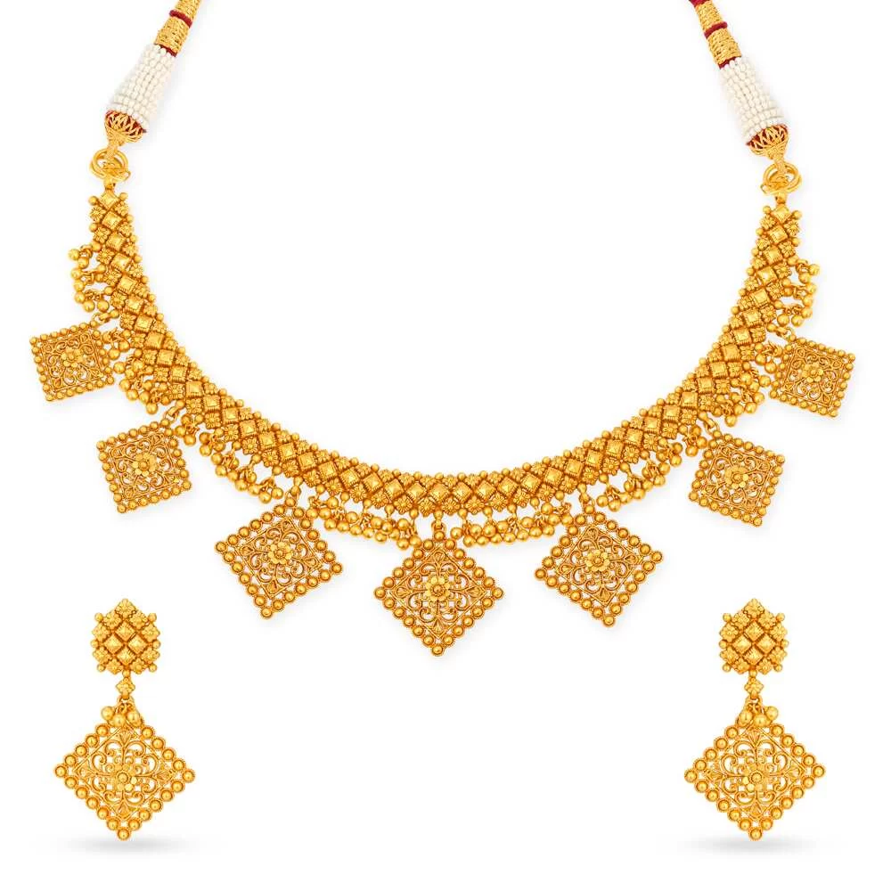 Splendid Gold Necklace Set