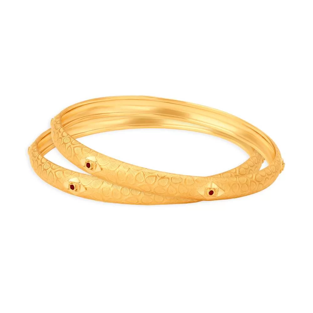 Minimalistic Gold Bangle With Leaf Carvings