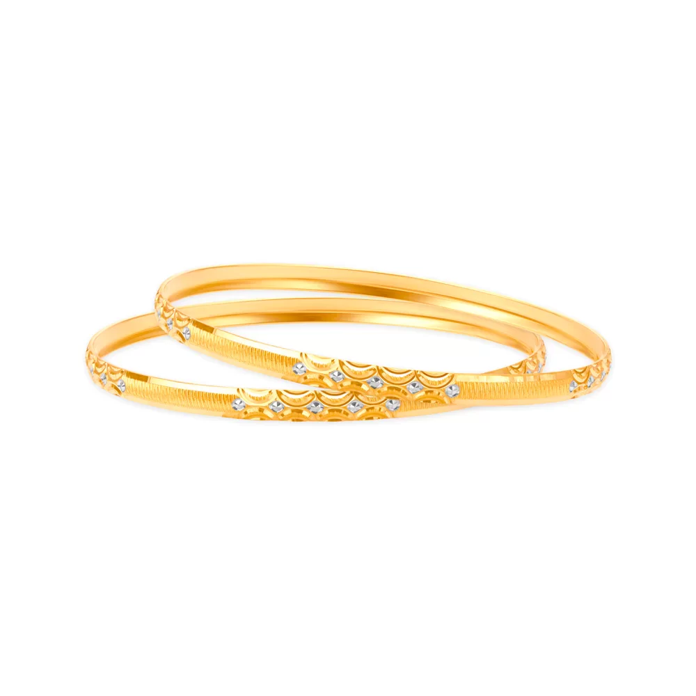Charming Sleek Gold Bangle