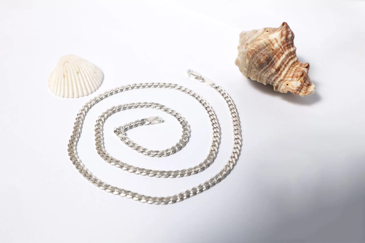 cuban chain in silver for her