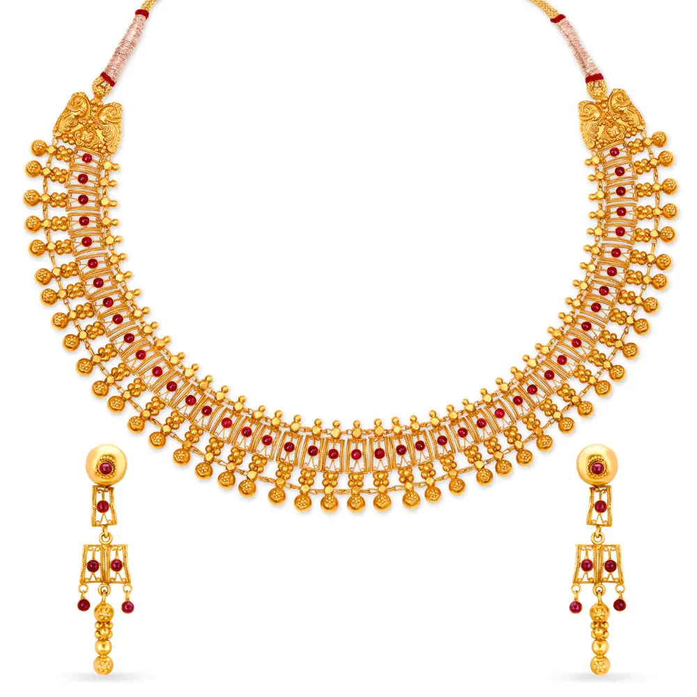 Captivating Gold Necklace Set For The Kannadiga Bride