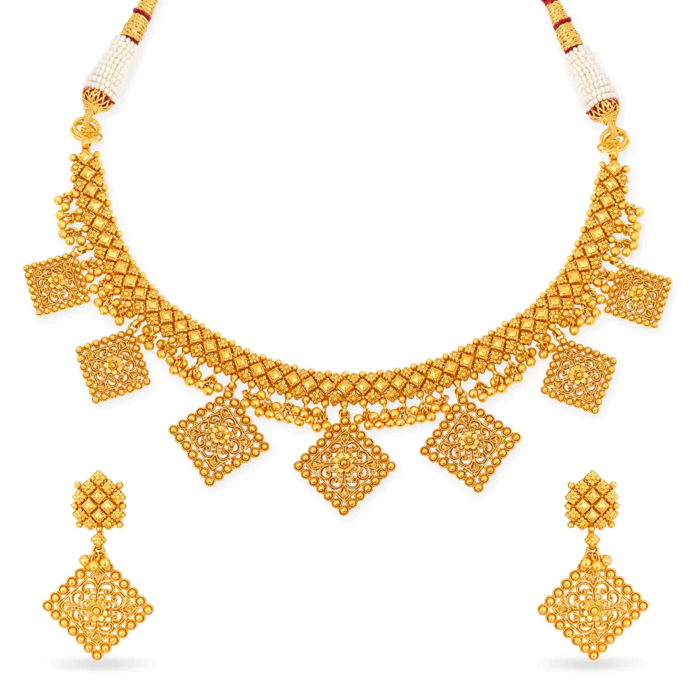 Splendid Gold Necklace Set