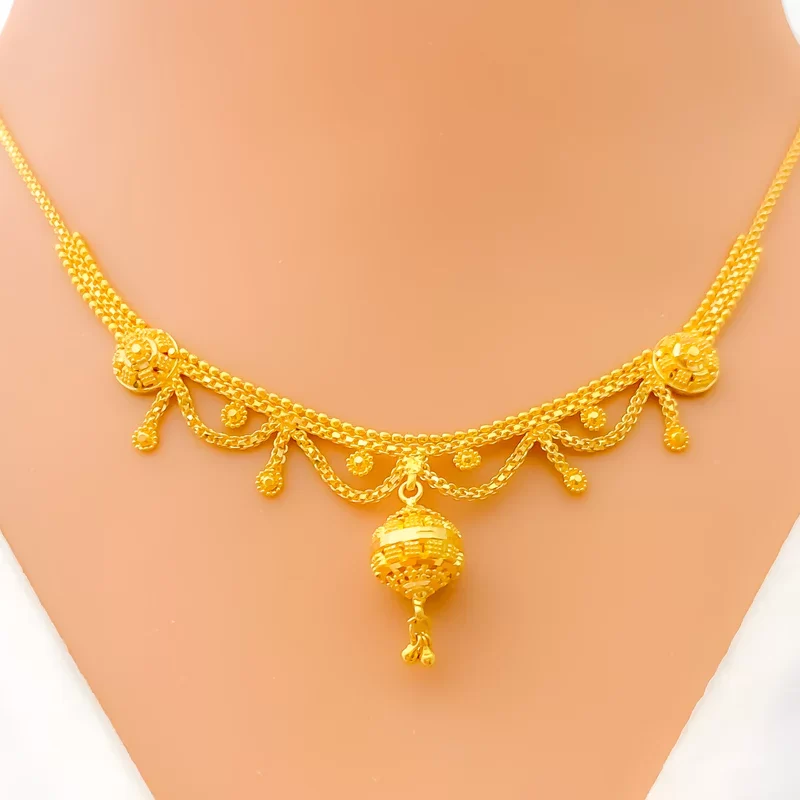 Stylish and lightweight 22k gold necklace set with a radiant finish