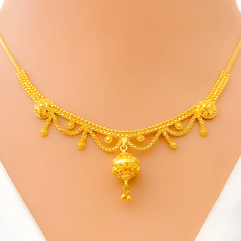 Stylish and lightweight 22k gold necklace set with a radiant finish