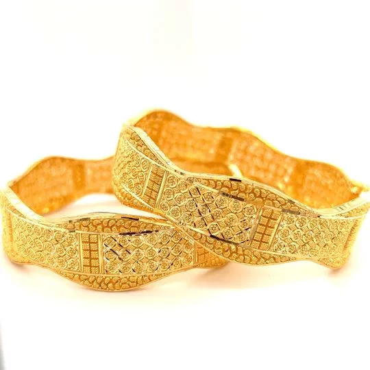 Open hinge wavy bangles